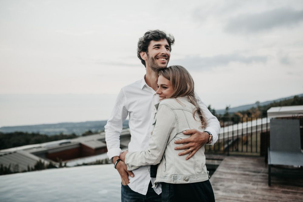 5 Hal yang Harus Kamu Tahu jika Pasangan Miliki Bahasa Cinta Sentuhan