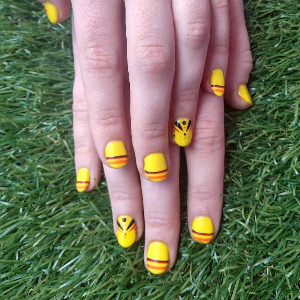 20 Inspirasi Nail Art Nuansa Warna Kuning dengan Desain yang Unik