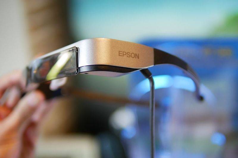 5 Produk Smart Glasses Terbaik 2022, Dibekali Fitur Canggih!