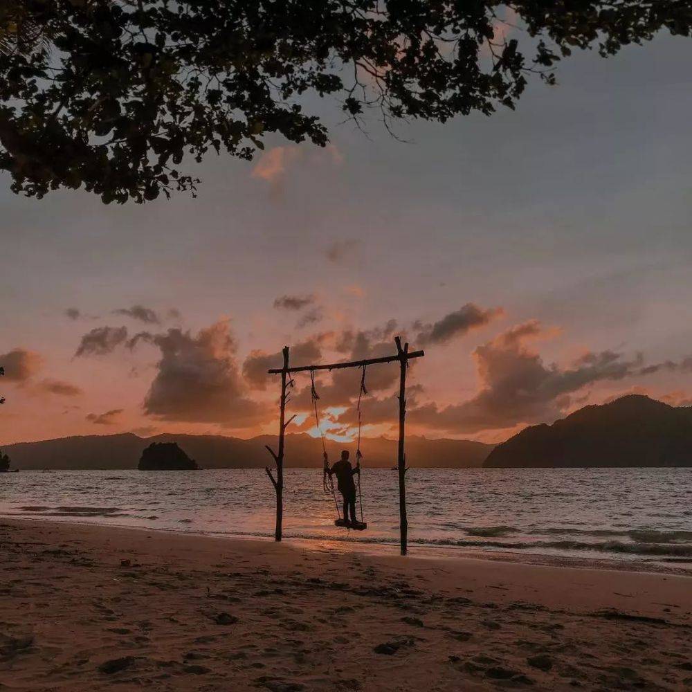 Potret Pantai Mutiara Trenggalek