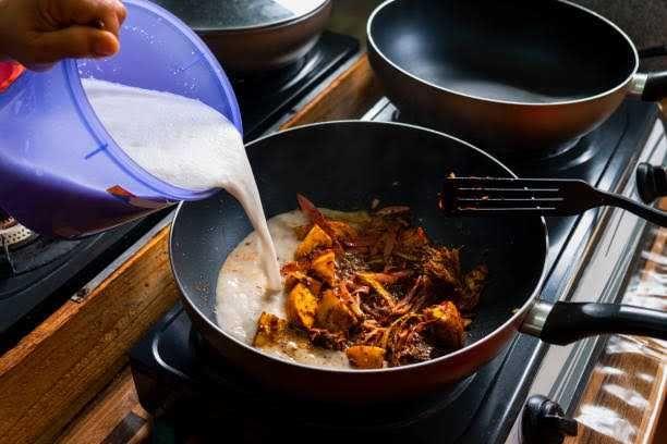 10 Tips Memasak Gulai Daging Anti Gagal, Kuahnya Dijamin Gurih!