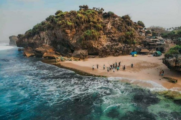 Pantai Watu Lawang Jogja: Lokasi, Rute, Harga Tiket dan Tips