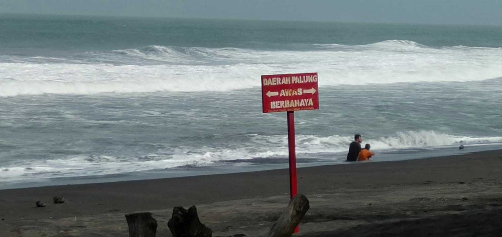 6 Pelajar Digulung Ombak di Pantai Ngandong Gunungkidul