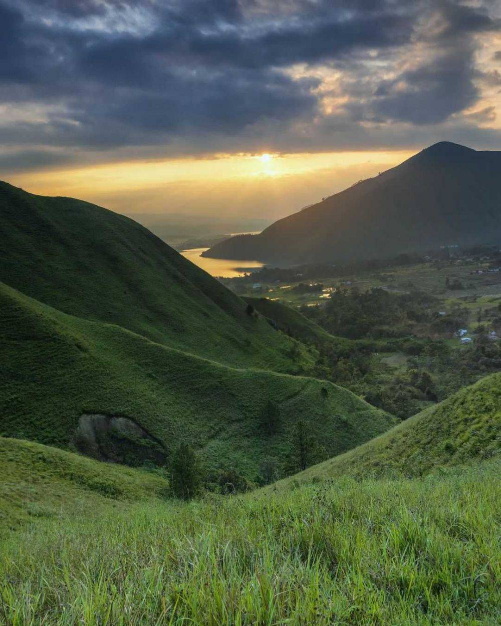 Potret Bukit Terindah Di Indonesia