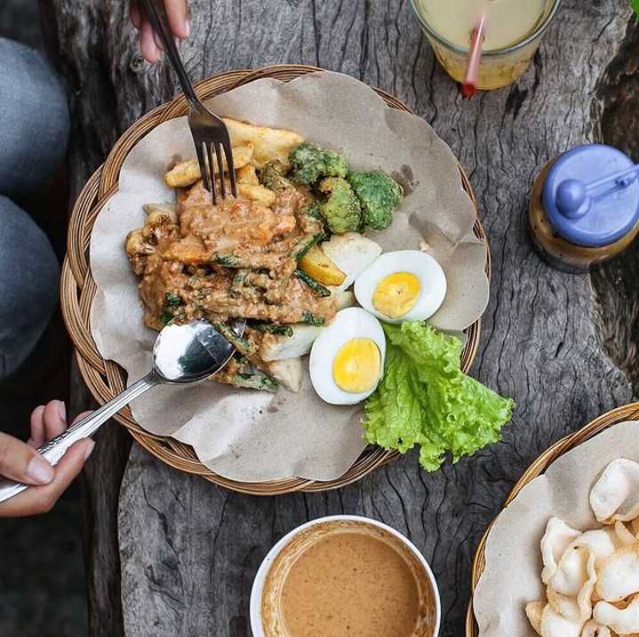 Jadi Makanan Kesukaan MLTR, 9 Batagor dan Gado-gado Enak di Jogja