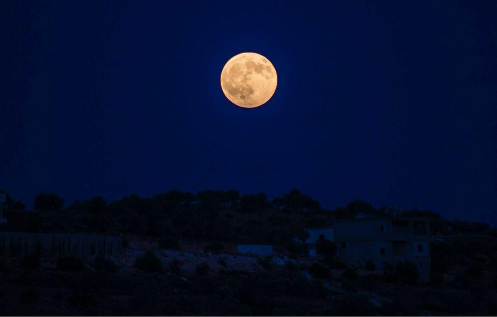 5 Filosofi Hidup dari Bulan di Malam Hari