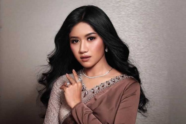 Santer Dikabarkan Pacar Kaesang Pangarep, Ini Profil Erina Gudono