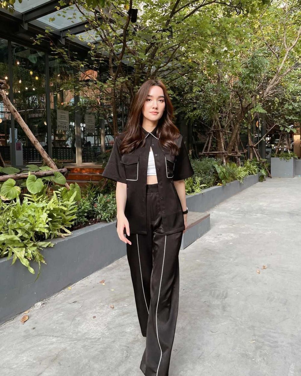10 Outfit Aktris Thailand Jadi Cewek Mamba, Stunning Abis!