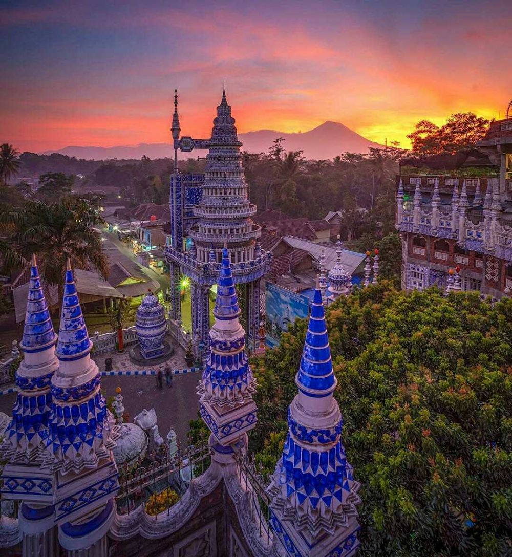 10 Wisata Religi Gratis di Jawa Timur yang Ramai Dikunjungi
