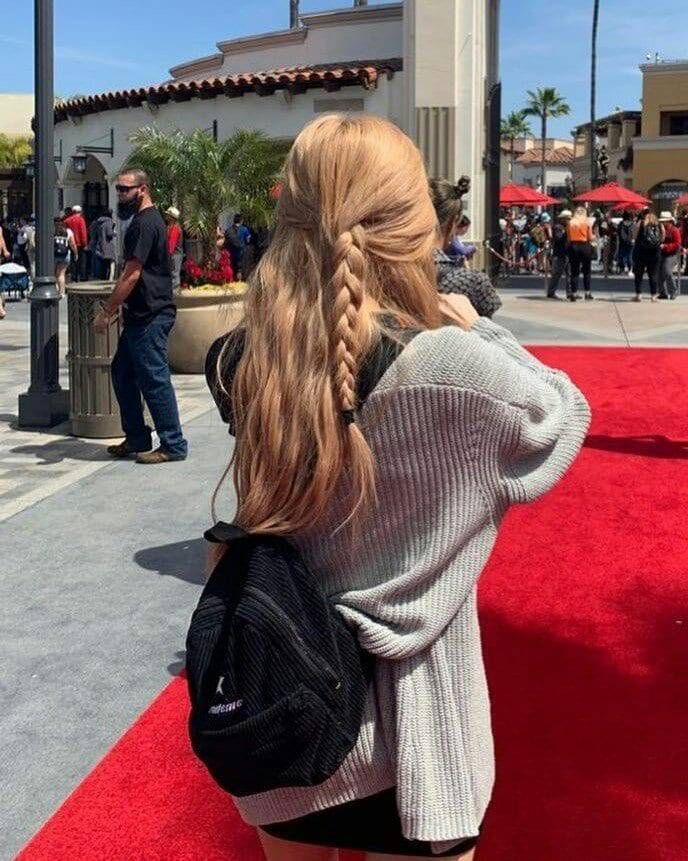 10 Ide Gaya Rambut ala Rose BLACKPINK Supaya Tampil Lebih Stunning