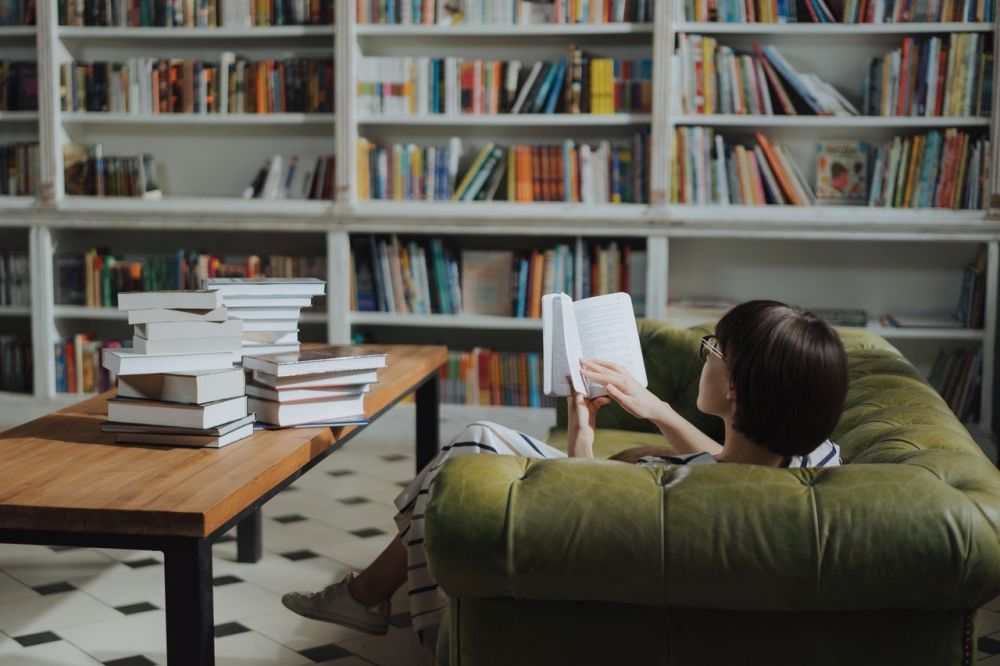 5 Tips agar Fokus Ketika Membaca Buku, Pilih Tempat Tenang