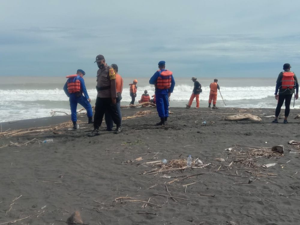 Hari Kedua Hilang di Pantai Congot, Anang Belum Ditemukan