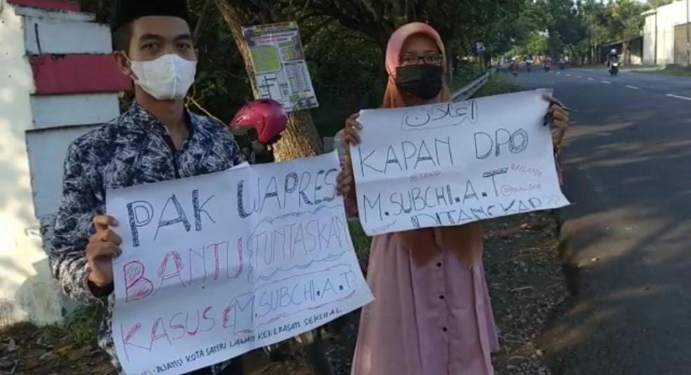 Wapres ke Jombang, Aktivis Gelar Poster Minta MSAT Ditangkap
