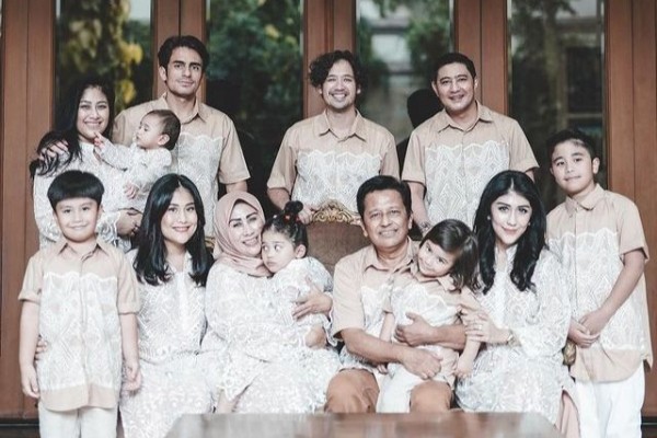 10 Artis Ternyata Punya Banyak Saudara Ipar, Keluarga Besar!