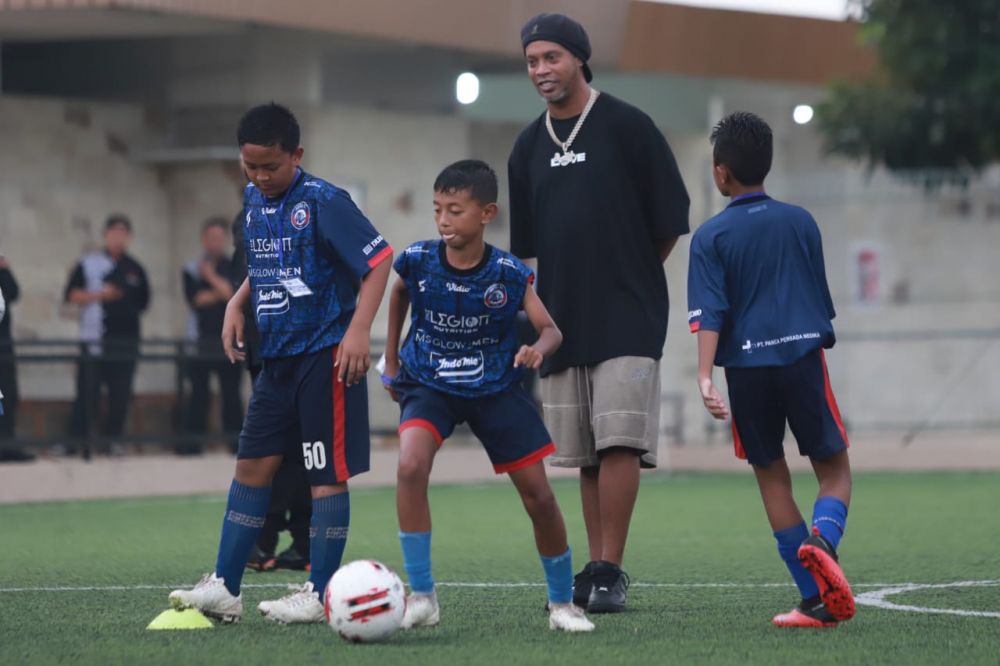 Ronaldinho Nilai Sepak Bola Indonesia Punya Masa Depan Cerah