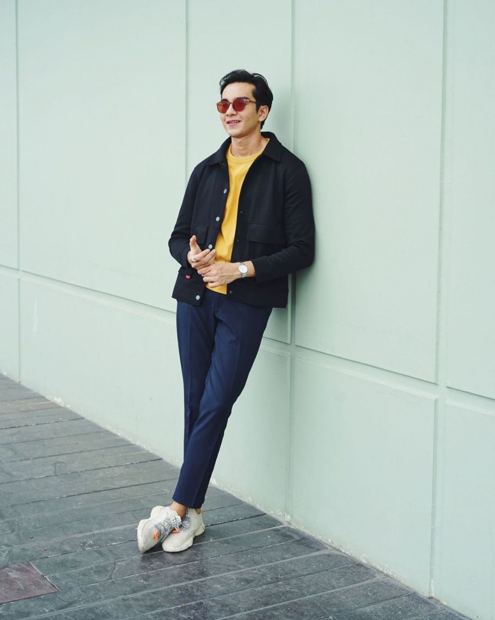 10 Inspirasi Outfit Santai ala Farhan Bashel, Gak Ribet!