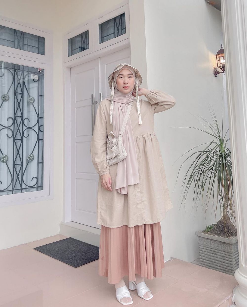 10 Inspirasi OOTD Hijab Serba Tunik, Cocok untuk Berbagai Macam Acara 