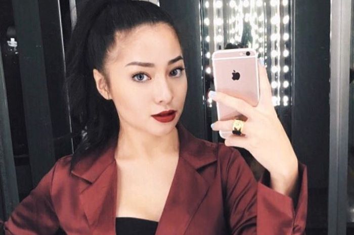 5 Rekomendasi Warna Lipstik Bagi yang Punya Bibir Gelap 