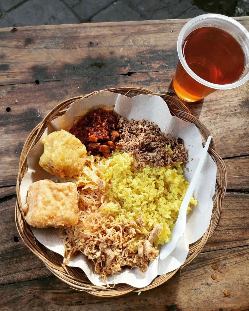 6 Rekomendasi Tempat Makan Nasi Kuning di Denpasar