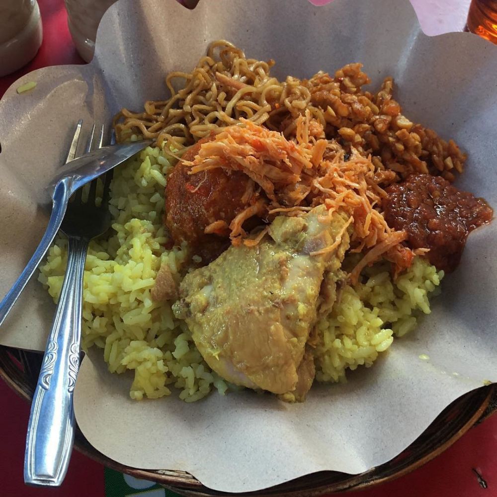 6 Rekomendasi Tempat Makan Nasi Kuning di Denpasar