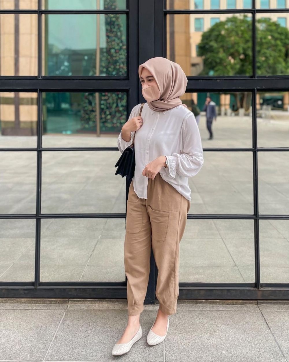 10 OOTD Hijab Warna Earth Tone ala ‘Cewek Bumi’, Gampang