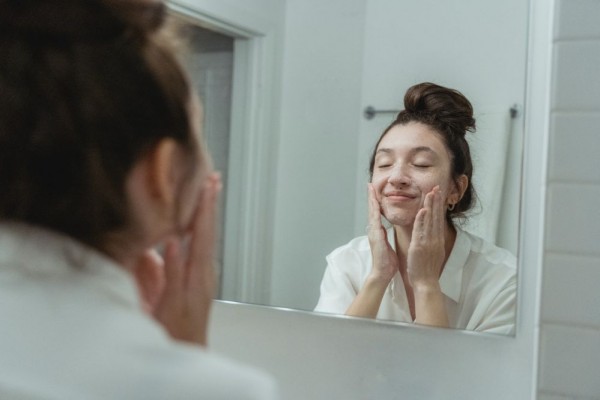 5 Sabun Cuci Muka dengan Kandungan Semangka, Bikin Wajah Lembut