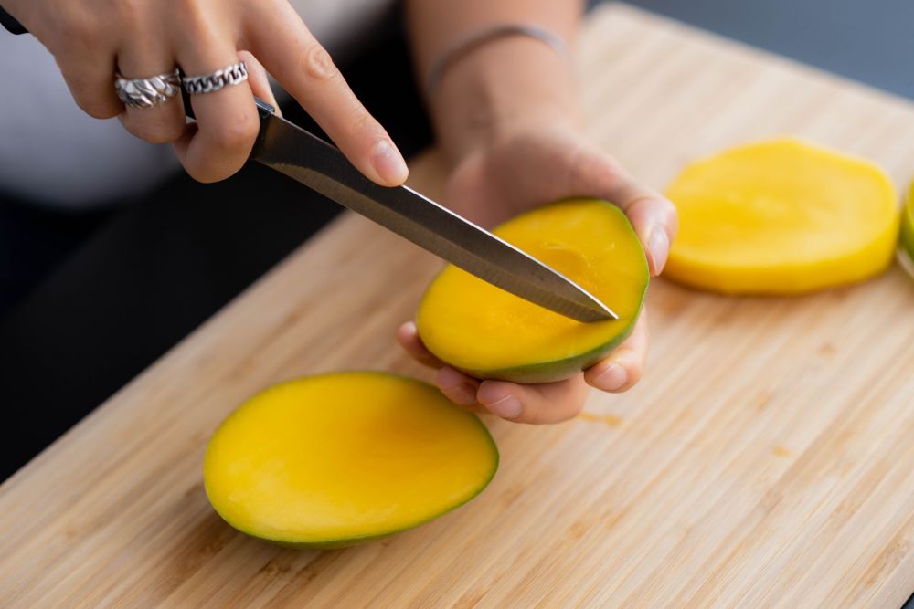 6 Efek Makan Buah Mangga Berlebihan, Secukupnya Saja ya