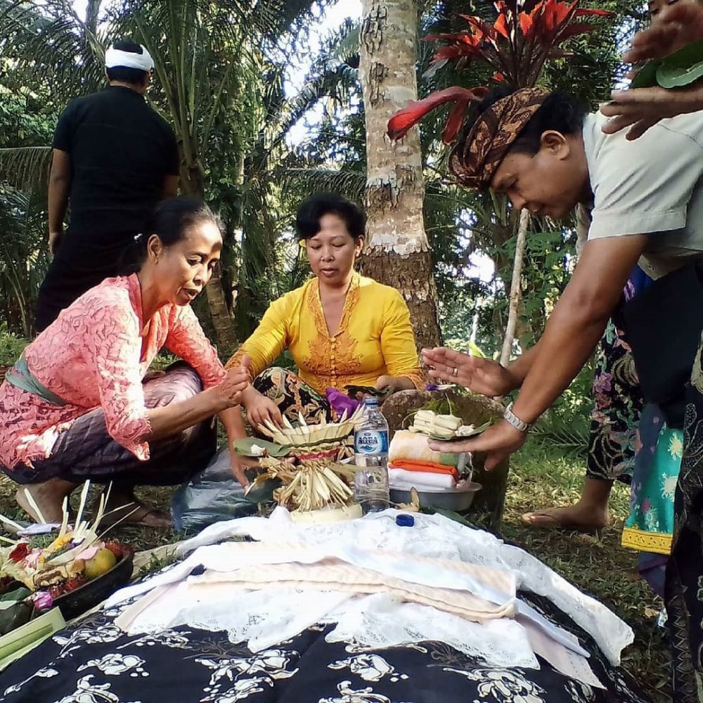 5 Prosesi Mengurus Orang Meninggal Secara Hindu di Bali