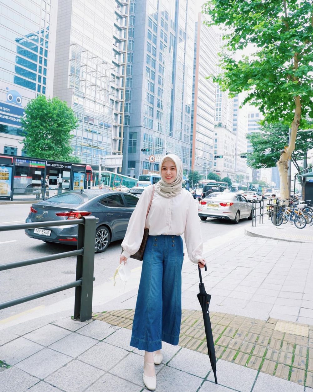 10 Ide OOTD Hijab Casual ala Ayana Jihye Moon