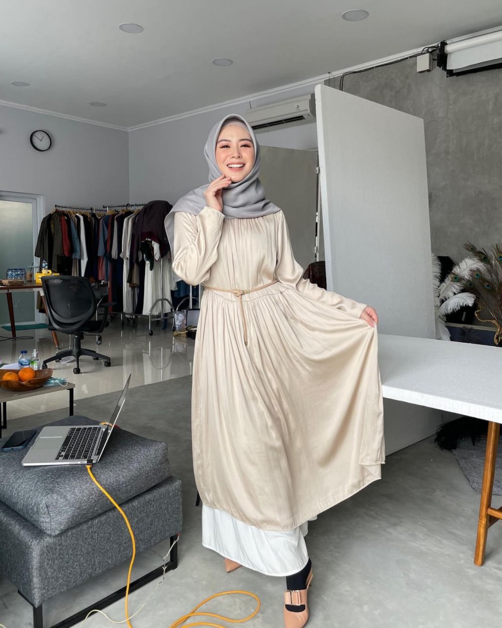 10 Ide OOTD Hijab Casual ala Ayana Jihye Moon