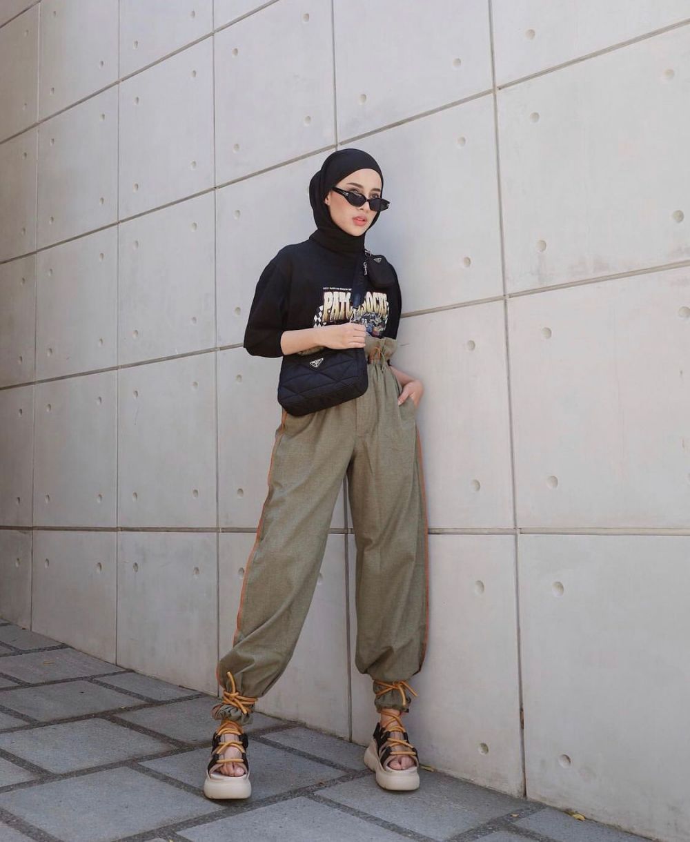 10 OOTD Hijab Cewek Mamba ala Selebgram Aghnia Punjabi