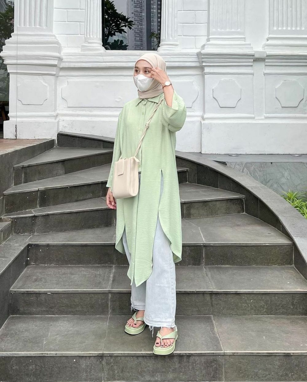 10 Ide OOTD Hijab Nyaman buat Liburan saat Cuaca Panas