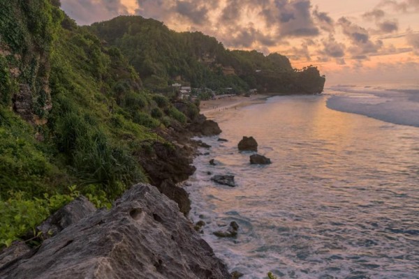 Pantai Trenggole Gunungkidul: Rute, Lokasi, dan Tips Liburan