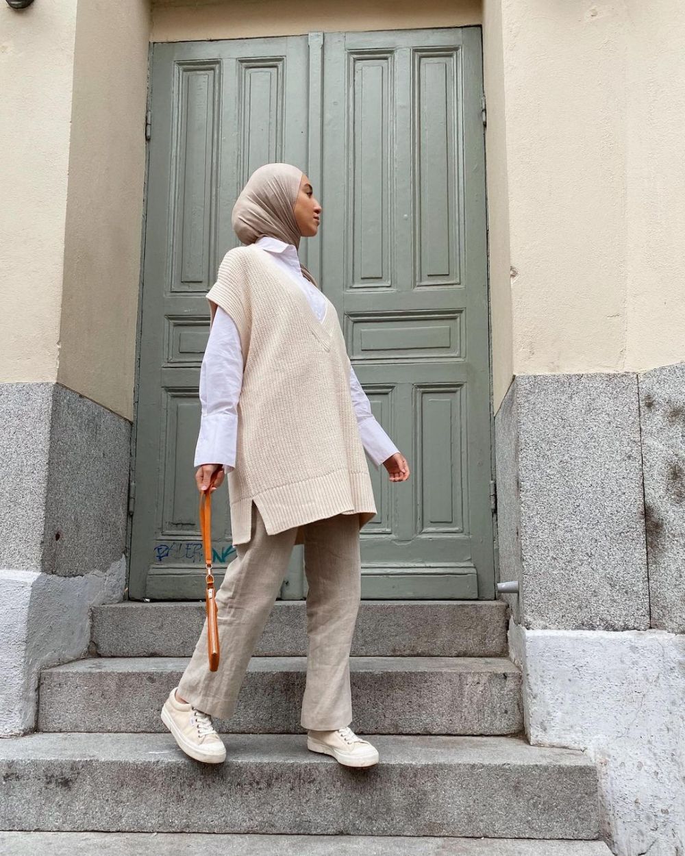 14 Ide Outfit Hijab untuk Ngantor Ala Selebgram Imane Asry, Stylish!