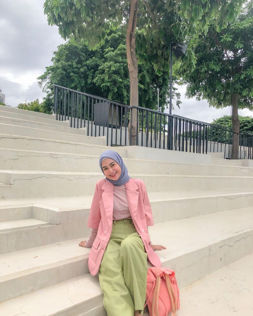 11 Ide Outfit Cewek Kue ala Dianty Annisa, Simpel dan Manis!