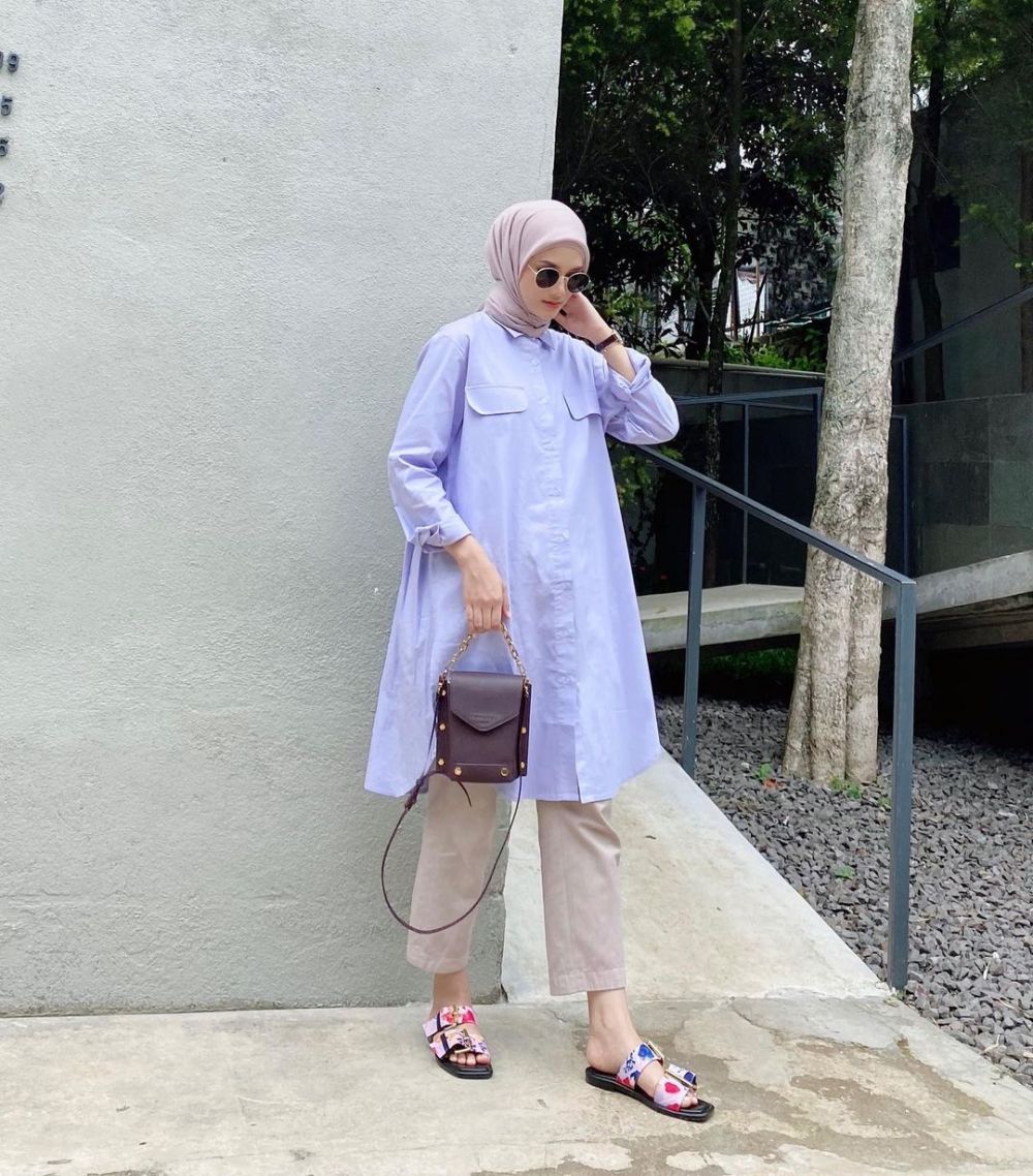 10 Ide Padu Padan Outfit Tunik Ala Rania Sukandari, OOTD Berkelas 