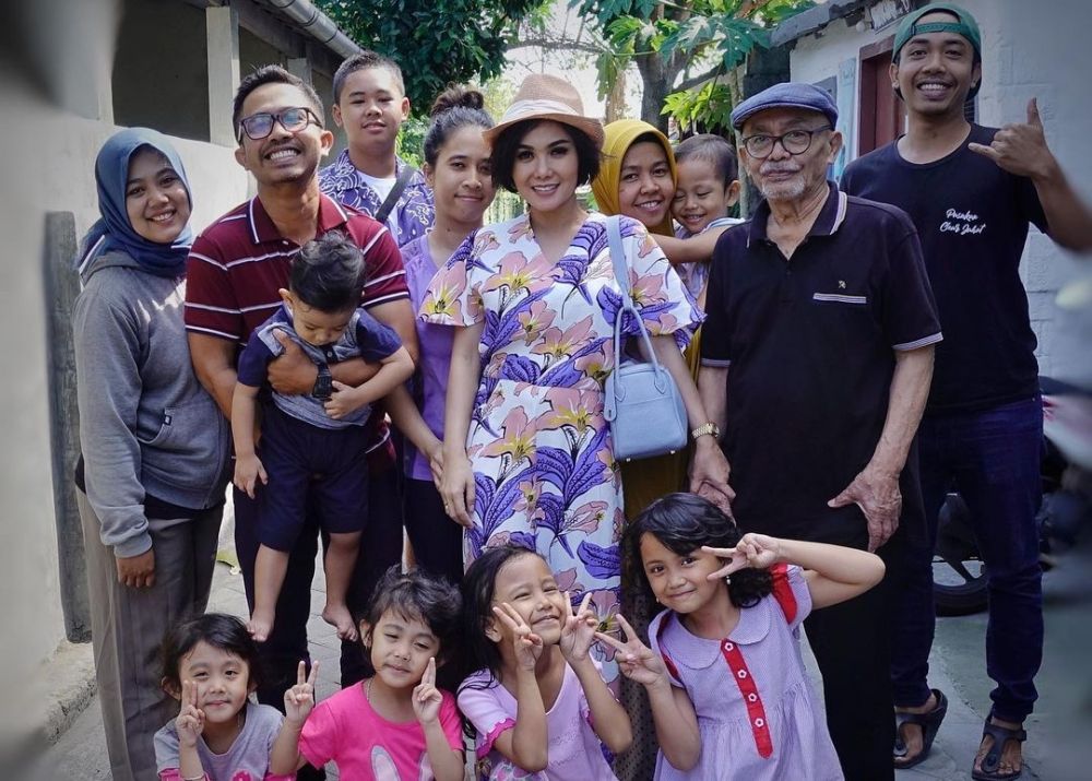 9 Potret Yuni Shara Bersama Adik-adiknya yang Tinggal di Bali, Hangat
