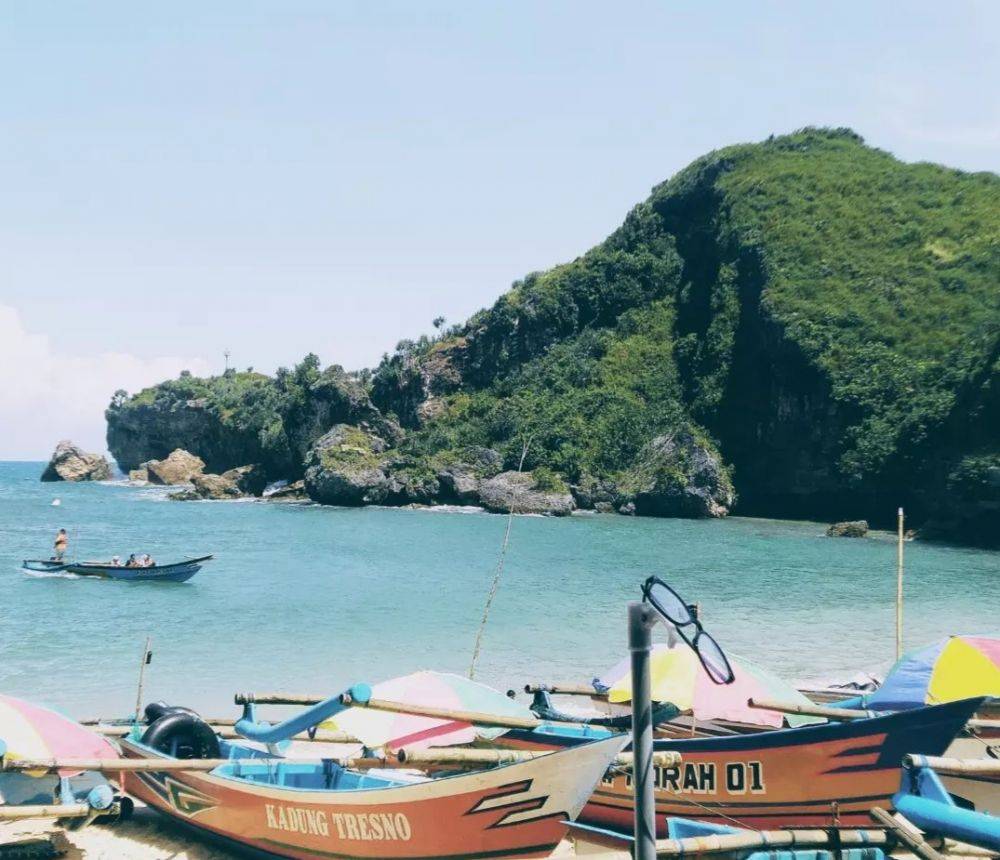 Pesona Pantai Ngobaran