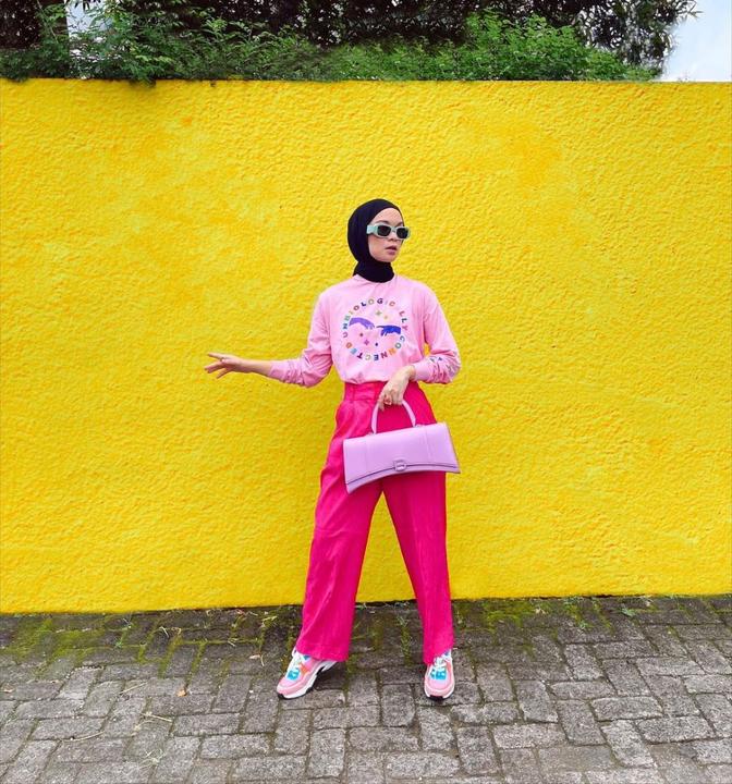 10 Inspirasi OOTD Cewek Kue Ala Tantri Namirah, Trendy Abis!