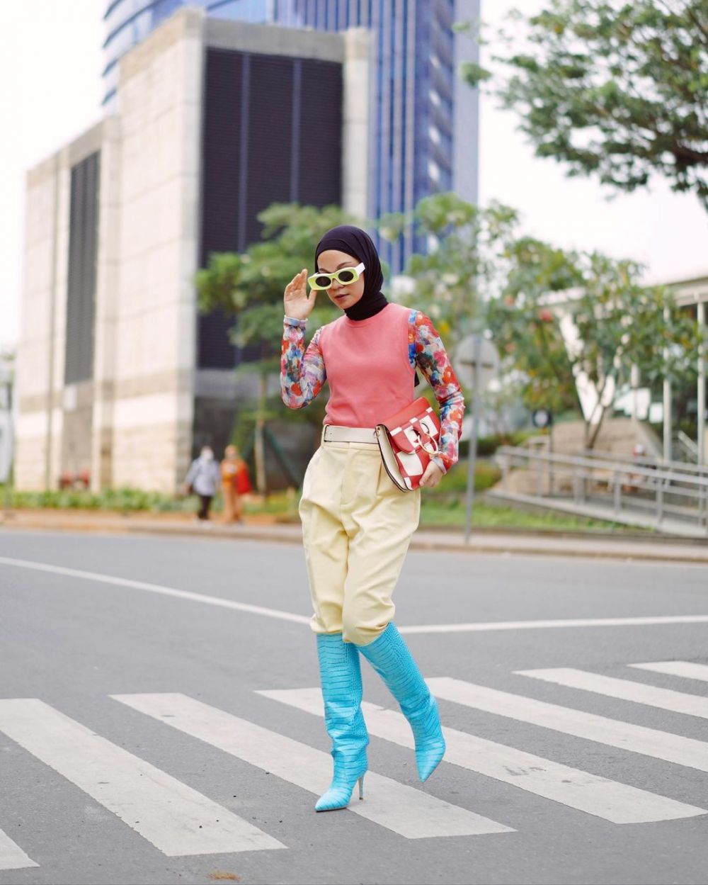 10 Inspirasi OOTD Cewek Kue Ala Tantri Namirah, Trendy Abis!