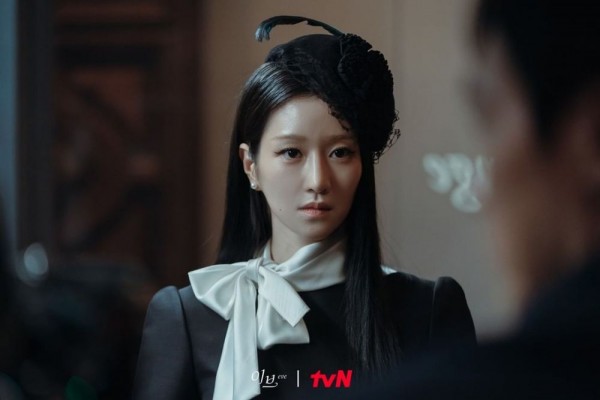 Selalu Tampil Stylish, 9 Inspirasi Outfit Seo Ye Ji dalam Drama Eve