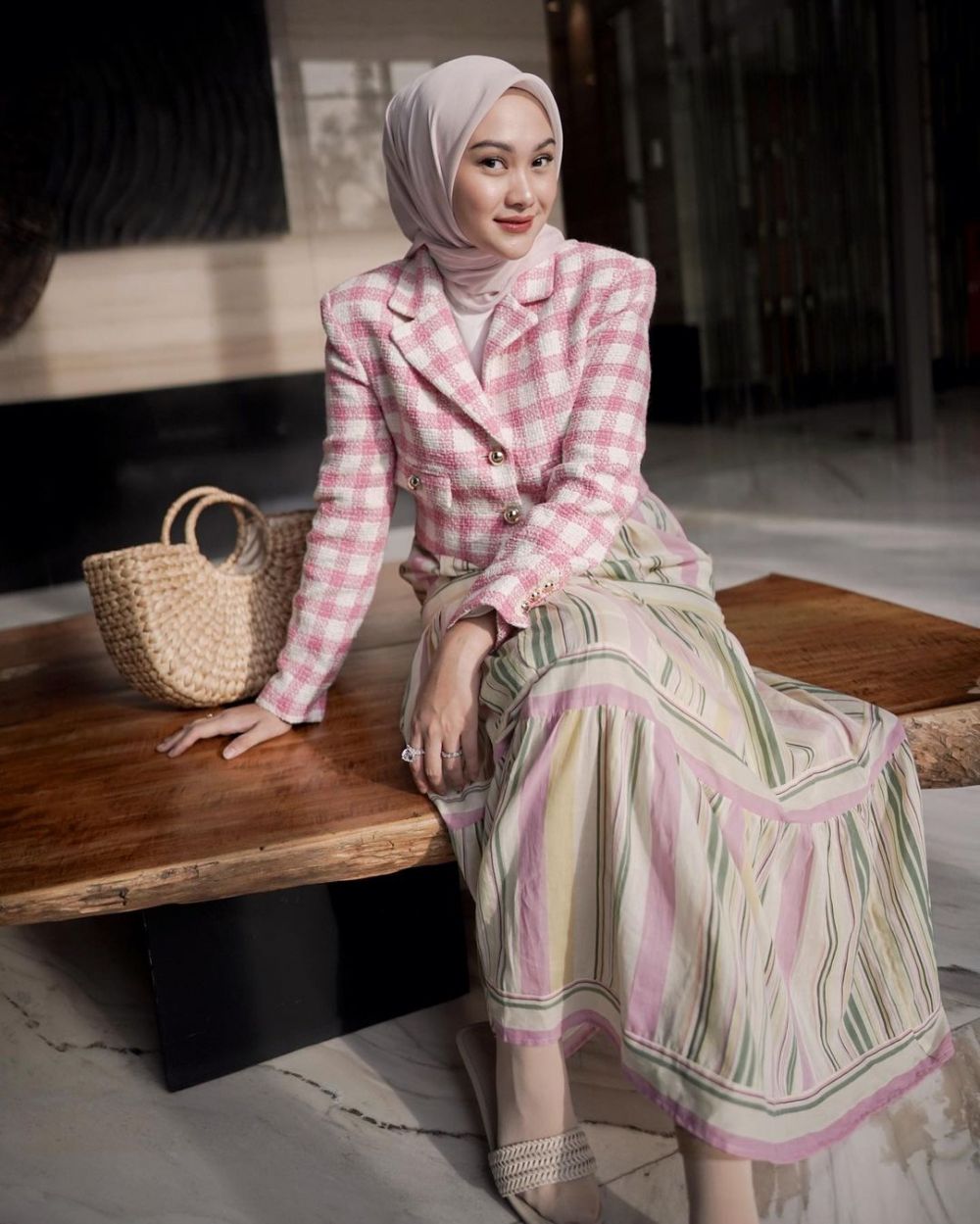 9 Potret Style Cewek Kue Ala Influencer Hijab