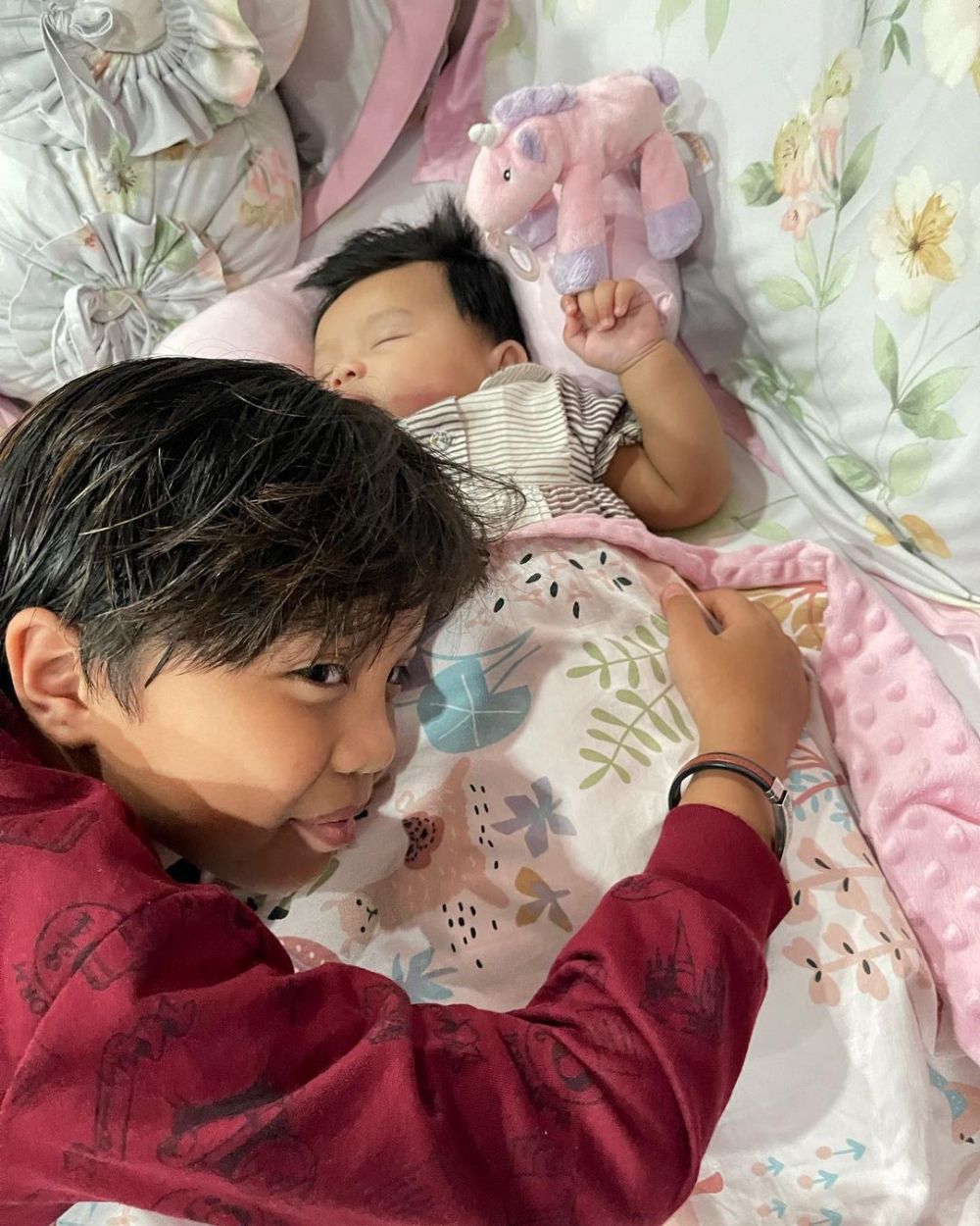 9 Potret Ameena Bareng Om Halilintar, Disayang Banget!