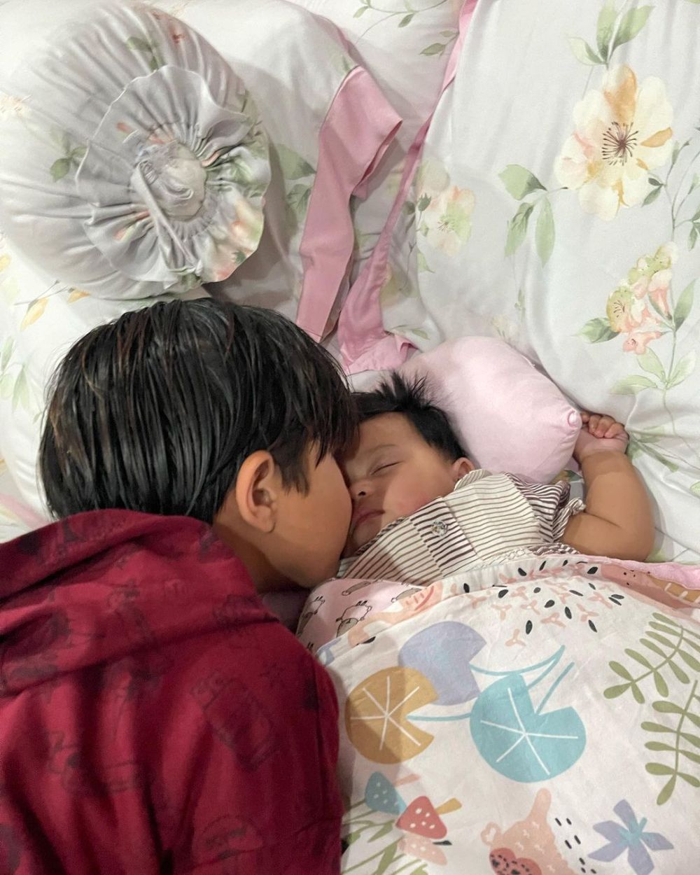 9 Potret Ameena Bareng Om Halilintar, Disayang Banget!