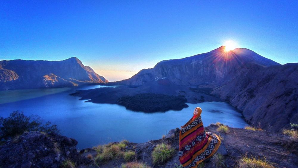 10 Potret Terbaru Pesona Gunung Rinjani, Surganya para Pendaki!