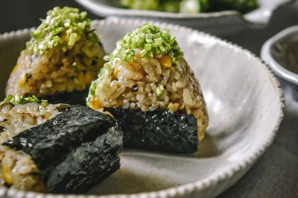 5 Makanan Asia Ini Bisa Dikreasikan dengan Abon, Rasanya Jadi Melokal!
