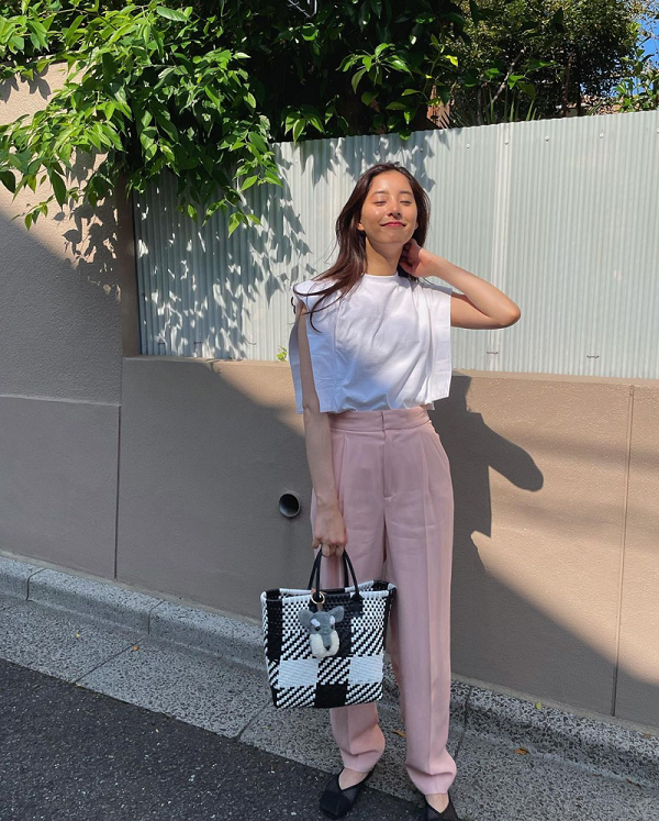 9 Inspirasi OOTD ke Kantor ala Yuko Araki, Feminin dan Classy