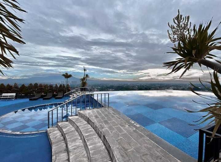 10 Hotel dengan Infinity Pool di Jogja, Mulai Rp400 Ribuan