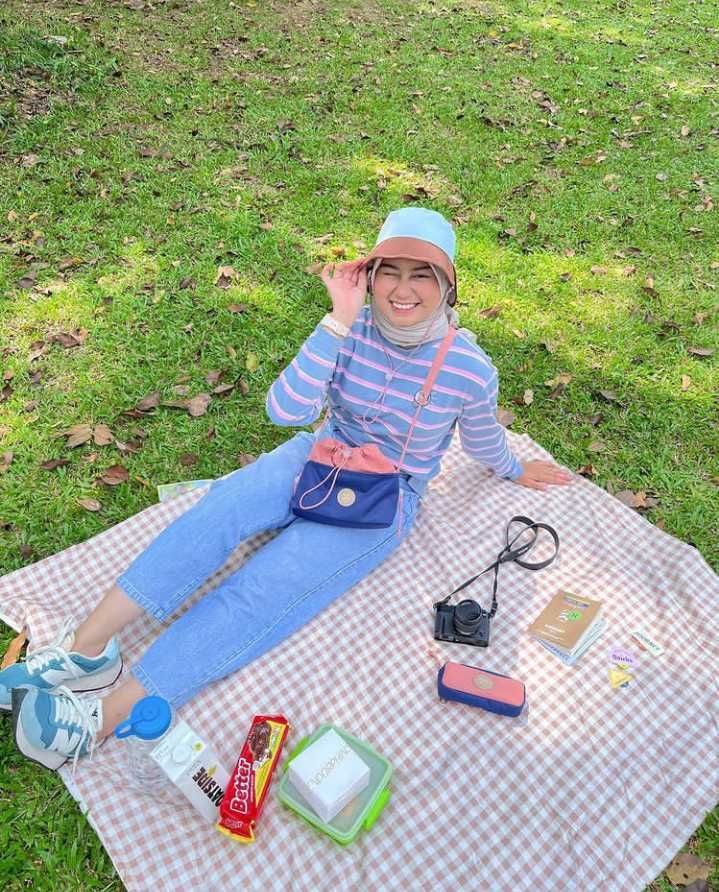 10 OOTD Stripe ala Influencer Lintang Raina, Cocok buat Kuliah