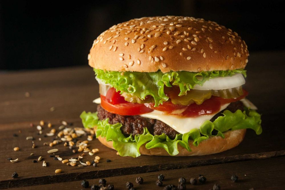 Resep Burger Daging Sapi Asap, Isian Patty Juicy yang Lezat!